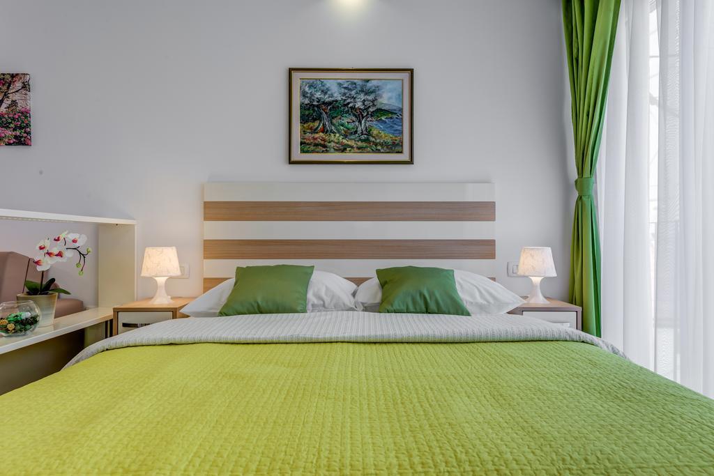 Room&Studio Apartment Just Enjoy Split Kültér fotó