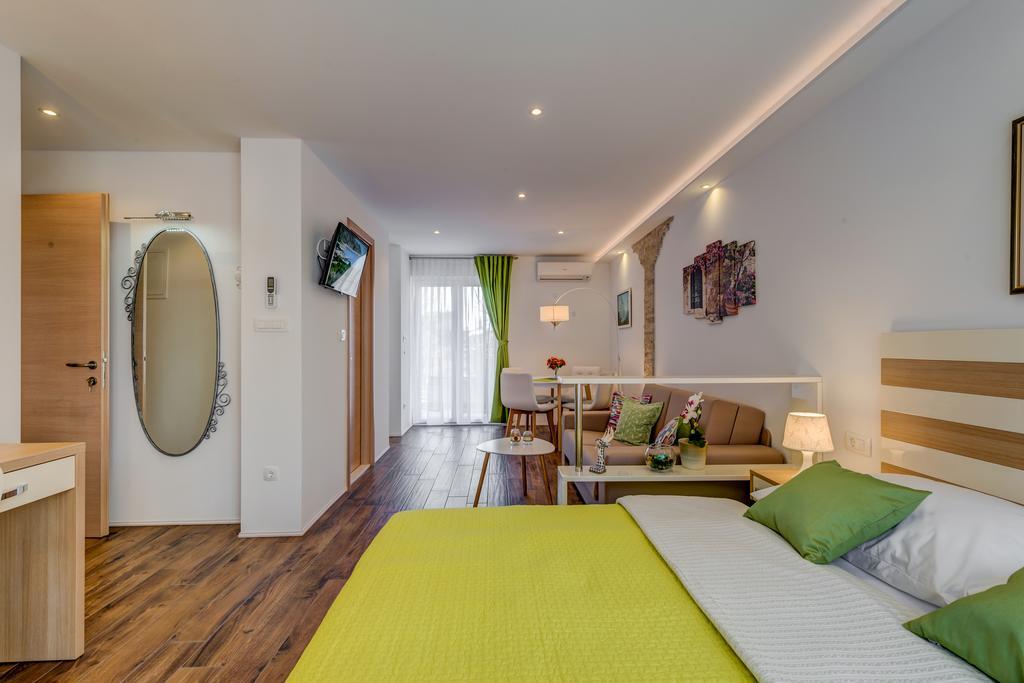 Room&Studio Apartment Just Enjoy Split Kültér fotó