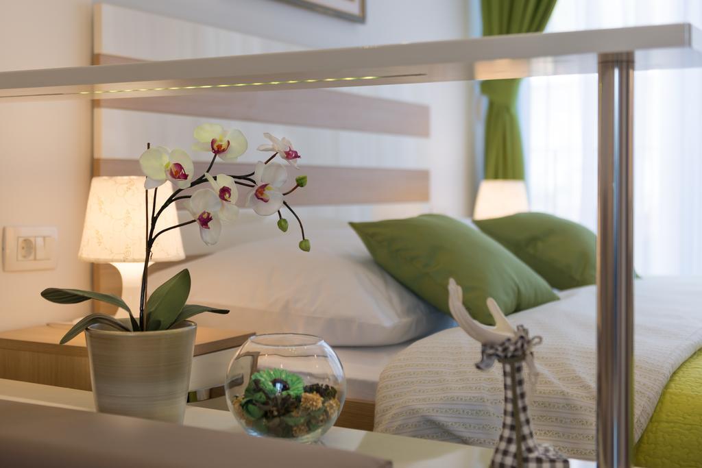 Room&Studio Apartment Just Enjoy Split Kültér fotó